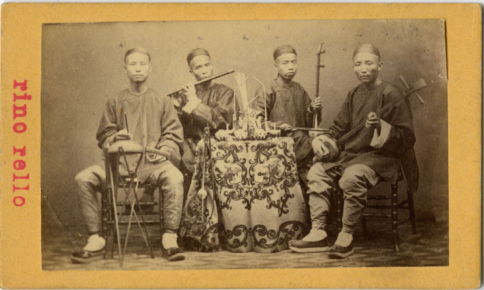 ANONIMO - SUONATORI CINESI, [Cina, 1865]