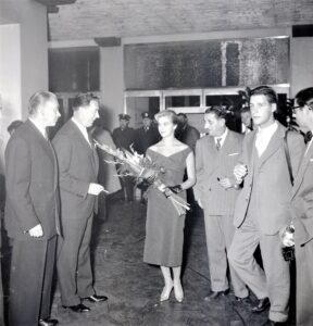 Adriano de Rota, Cine Grattacielo: prima del film Moglie e buoi con Federica Ranchi, 1956, RO NP 6503_012