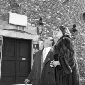 Ugo Borsatti, Sofia Loren con Marcello Mascherini, 1955, UB NP3655_57