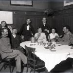 Soldati austriaci e civili a tavola