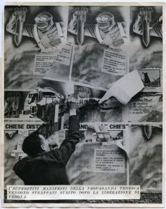 Anonimo I manifesti superstiti della stampa tedesca vengono rimossi a Verona 1945 F257036