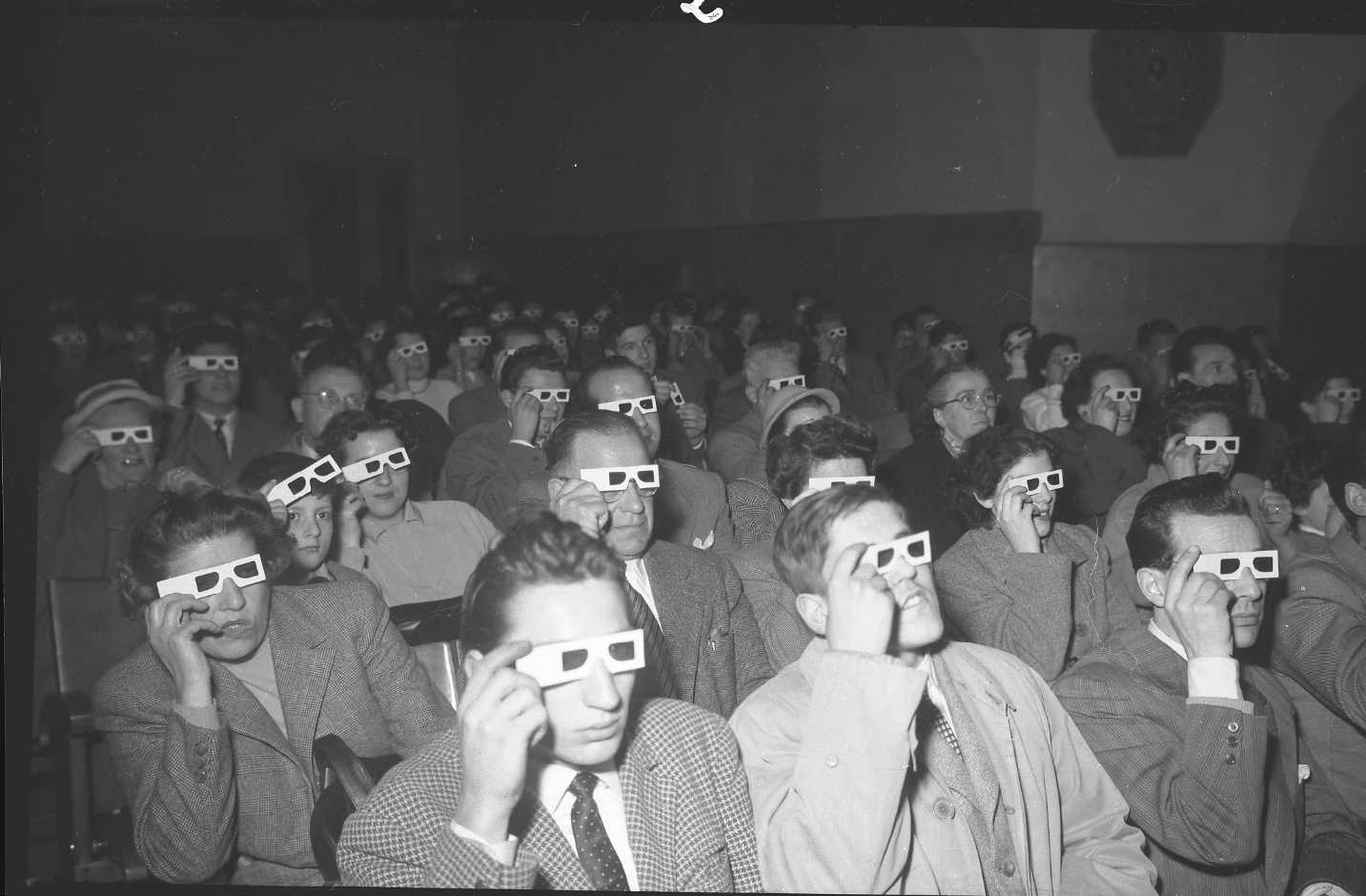 Giornalfoto, Cinema nazionale:pubblico con gli occhiali in 3D, 1953, GF NP 738_75992